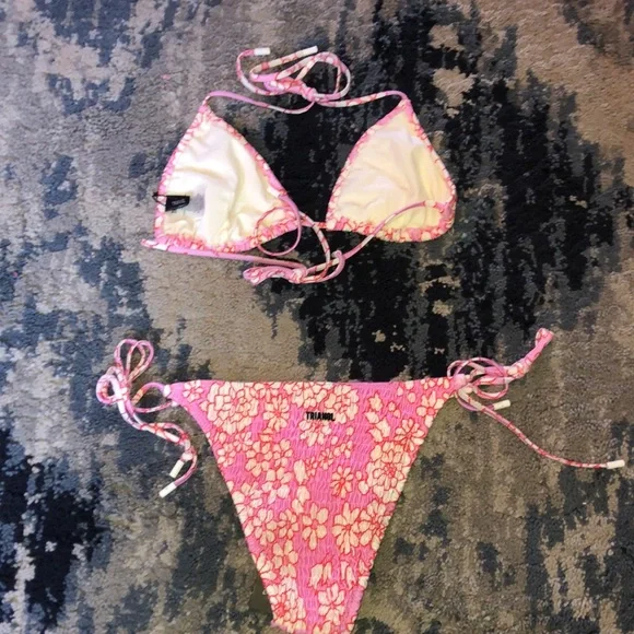 String top and bottom swimsuit set with bag. - Picture 3 of 6